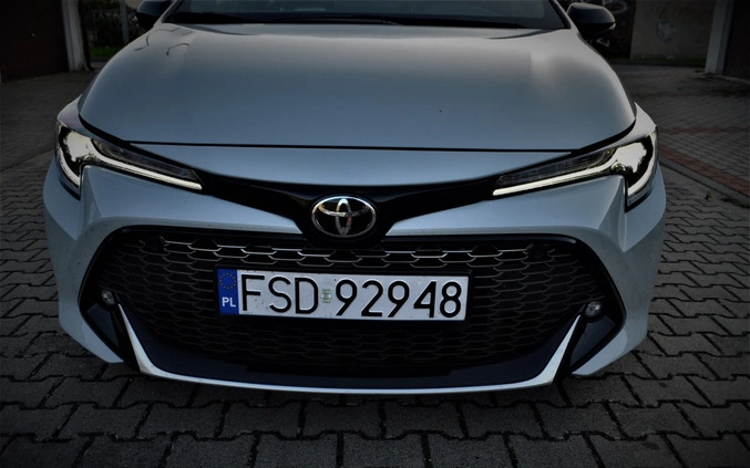 Toyota Corolla cena 94900 przebieg: 33000, rok produkcji 2020 z Drezdenko małe 667